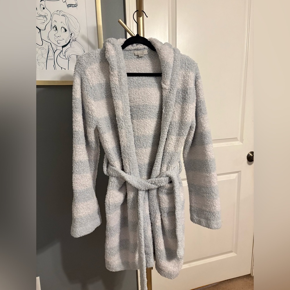 Barefoot Dreams Plush Hooded Robe in Gray and White